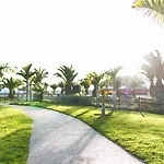 Thb Tropical Island Üdülőközpont 4*
